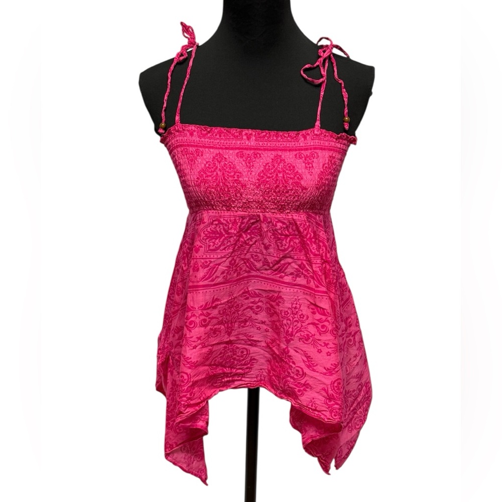 LEI Medium Bright Pink Smocked Tie Strap Handkerchief Hem Y2K Tank Top